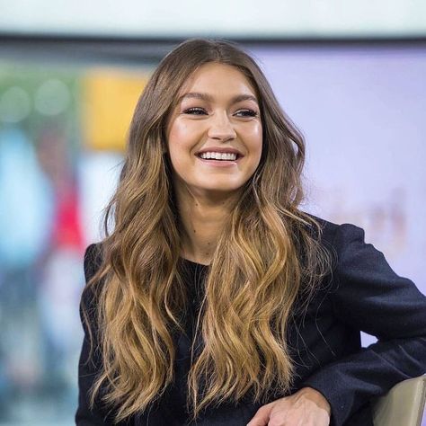 @mysweetiegigi shared a photo on Instagram: “Her smile❤️ #GigiHadid” • Jan 28, 2020 at 8:43am UTC Lindsay Lohan Hair, Gigi Hadid Hair, Gigi Hadid Beauty, Hairstyles Drawing, Celebrity Makeup Looks, Gigi Hadid Style, Dirty Blonde Hair, Hadid Style, Beauty Inspo