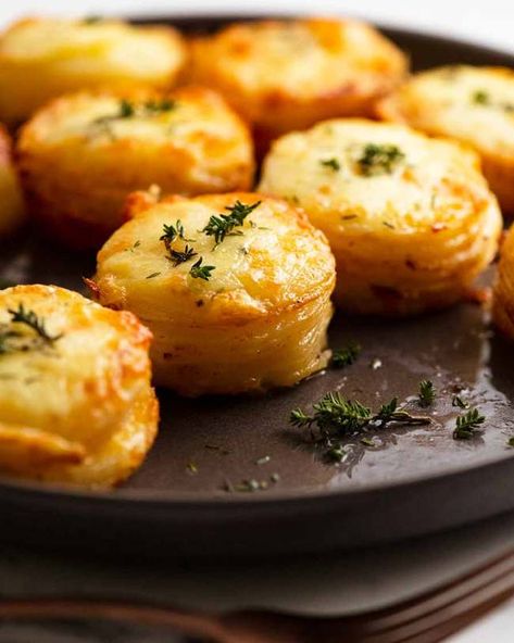 Potato Dauphinoise, Cheesy Potato Gratin, Potato Gratin Recipe, Potatoes Dauphinoise, Potato Stacks, Mini Potatoes, Cheesy Potato, Recipetin Eats, Recipe Tin