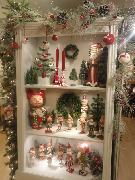 Christmas Store Displays, Christmas Shop Displays, Christmas Retail, Christmas Booth, Retro Christmas Decorations, Bethany Lowe Designs, Christmas Vignettes, Christmas Window Display, Vintage Holiday Decor