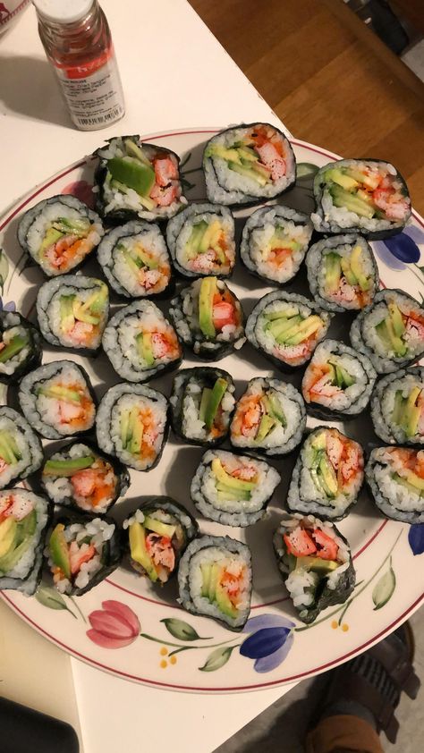 Made some California rolls for dinner tonight! Rolls For Dinner, Sushi Homemade, California Rolls, Parma Ham, Homemade Sushi, California Roll, Tasting Menu, Breadsticks, Homemade Food