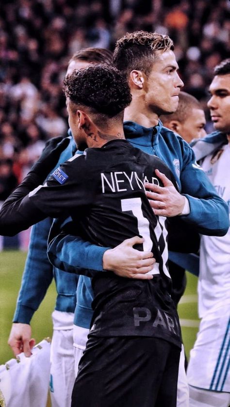 Cristiano Ronaldo And Neymar Jr, Ronaldo And Neymar, Messi Y Cristiano, Cr7 Football, Cr7 Jr, Neymar Jr Wallpapers, Soccer Photography, Football Players Images, Ronaldo Real Madrid