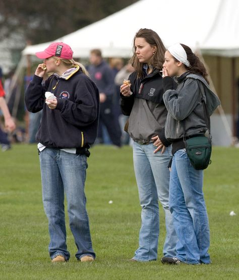 Rugby Match Outfit Women, Kate Middleton College, Waity Katie, Kate Middleton Young, Kate Middleton Family, Rugby Sevens, Princess Katherine, Middleton Family, Kate Middleton Outfits