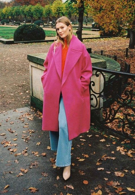 Magenta Coat Outfit, Hot Pink Trench Coat Outfit, Hot Pink Jacket Outfit, Hot Pink Coat Outfit, Hot Pink Winter Outfit, Pink Coat Street Style, Hot Pink Fur Coat, Pink Fur Coat Outfit, Fun Work Outfits