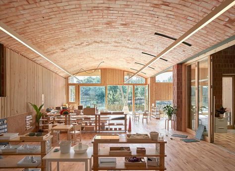 Classroom Architecture, Timber Architecture, Wooden Walkways, Conceptual Architecture, Brick And Wood, Montessori School, Main Entrance, Green Roof, Residential Building