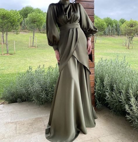 Gaun Bridesmaid Hijab Satin, Dress Hijab Bridesmaid, Braidsmaid Dresses, Hijab Dress Party, Bridesmaid Satin, Model Gamis, Simple Bridesmaid Dresses, Soiree Dress, Modest Fashion Hijab