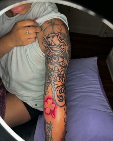 #dmvtattooartist #ty.inks #ink #tattoos #explorepage #explore Arm Sleeve Tattoos For Women, Cute Henna Tattoos, Quarter Sleeve Tattoos, Cute Hand Tattoos, Pretty Hand Tattoos, Neck Tattoos Women, Tattoos For Women Half Sleeve, Small Pretty Tattoos, Tasteful Tattoos