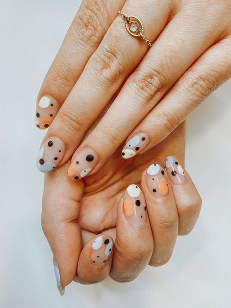 19 Cute Minimalist Nail Ideas - thepinkgoose.com Nail Fall, Oval Nail, Subtle Nail Art, Color Block Nails, Negative Space Nail Art, Polka Dot Nail Art, Minimalist Nail, Negative Space Nails, Space Nails