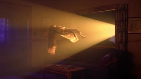 The 50 Most Hauntingly Beautiful Photos From "The X-Files" X Files Alien, X Files Screencaps, Xfiles Aesthetic, X Files Quotes, X Files Aesthetic, Files Aesthetic, Narrative Story, Mulder Scully, Fbi Special Agent