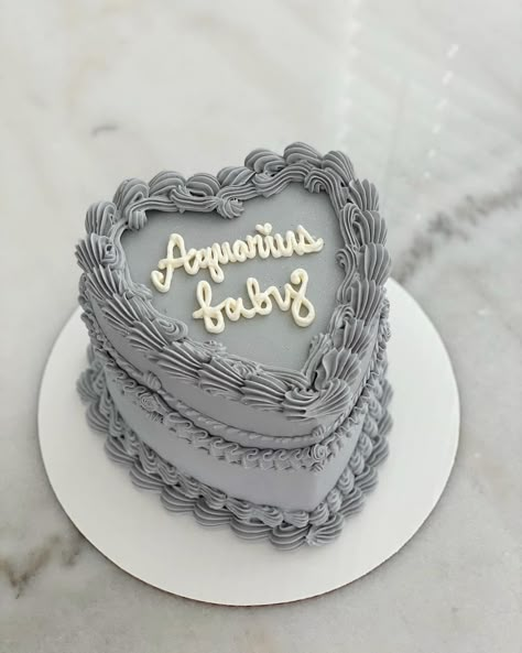 grey bb | Instagram Grey Cake Aesthetic, Grey Birthday Aesthetic, Grey Cake Ideas, Silver Cake Ideas, Grey Birthday Cake, Gray Cake, Heart Cake Design, Grey Cake, Taylor Swift Cake