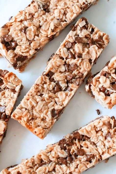 Create these Soft & Chewy Sourdough Granola Bars with this easy recipe. Made with sourdough discard, oats, and mini chocolate chips, these bars are a healthy, homemade snack that’s perfect for kids' school lunches or an afternoon pick-me-up. Diy Chewy Granola Bars Healthy, Country Road Sourdough Granola Bars, Country Roads Sourdough Granola Bars, Sour Dough Granola Bar, Sour Dough Discard Granola Recipes, Chewy Sourdough Granola Bars, Homemade Baked Granola Bars, Sourdough Chewy Granola Bars, Sourdough Nutrigrain Bar