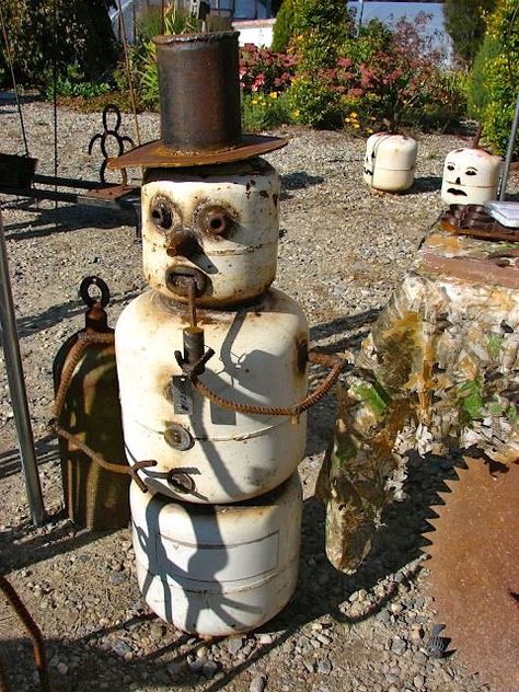 Dishfunctional Designs: Amazing Things Made With Old Upcycled Propane Tanks #metalart Welding Projects To Sell Cool, Propane Tank Art, Welded Art, Repurposed Art, Welding Art Projects, Metal Yard Art, Metal Welding, Metal Garden Art, Air Tanks