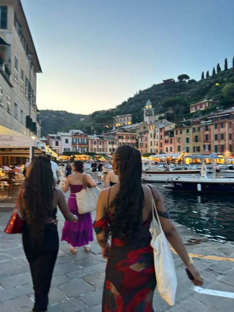 European Cruise Aesthetic, Italy Summer Trip, Partying In Europe Aesthetic, Italy Portofino Aesthetic, Portofino Photo Ideas, Euro Trip Aesthetic, Portofino Italy Aesthetic, Portofino Aesthetic, Estate Aesthetic