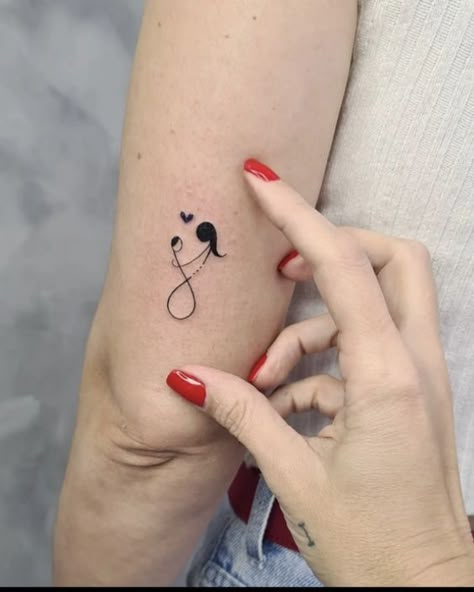 Baby Hand Tattoo, Finger Tattoos For Women, Mom Baby Tattoo, Mother And Baby Tattoo, Name Tattoo On Hand, Motherhood Tattoos, Tattoos Finger, Baby Tattoo Designs, Tiny Tattoos For Women