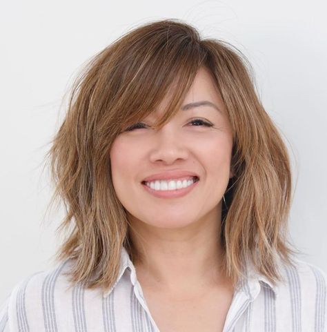 Shoulder-Length Hair with Side Bangs Shoulder Length Hair With Layers And Side Bangs, Shoulder Length Hair With Side Part, Side Bangs Short Hair, Side Part With Bangs, 2022 Haircut, Wispy Side Bangs, Mommy Hair, Shoulder Length Hair With Bangs, Hair Doos