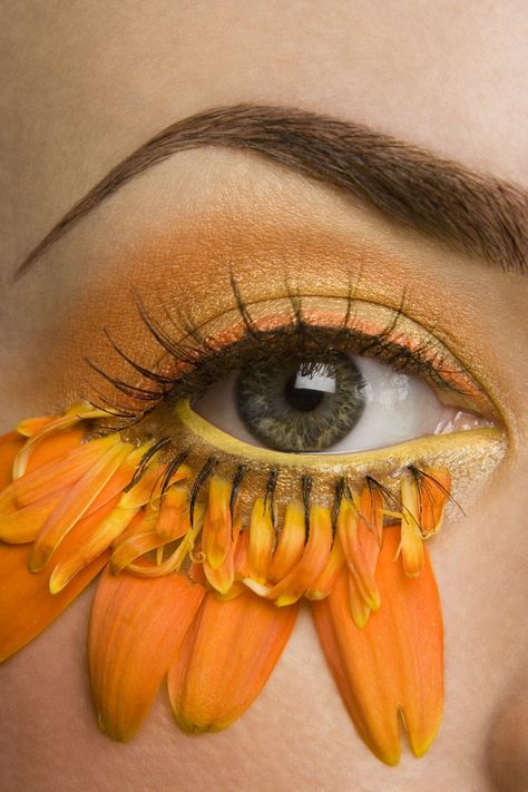 Avant Garde.Fantasy Sunflower eye Monarch Makeup, Fantasy Make-up, Lazy Eye, Eyes Photography, Flower Makeup, Avant Garde Makeup, Eye Photography, Make Up Looks, Foto Poses