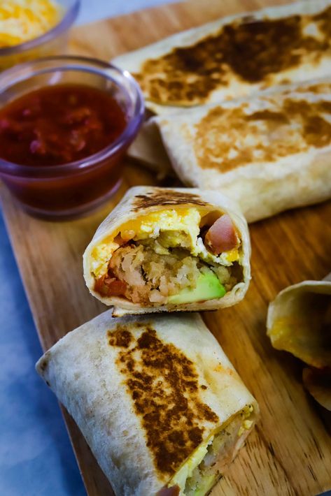 Kahlua Pork, Hawaiian Breakfast, Tropical Breakfast, Easy Breakfast Burritos, Cat Games, Great Breakfast Ideas, Breakfast Burrito, Chips And Salsa, Sausage And Egg