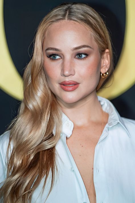 Jennifer Lawrence Makeup Looks, Jennifer Lawrence Eye Makeup, Blonde Jennifer Lawrence, Portrait Of Jennifer Lawrence, Jennifer Lawrence Makeup, Jennifer Lawrence Smokey Eye, Jennifer Laurence, Jennifer Lawrence Hair, Jennifer Lawrence Photos