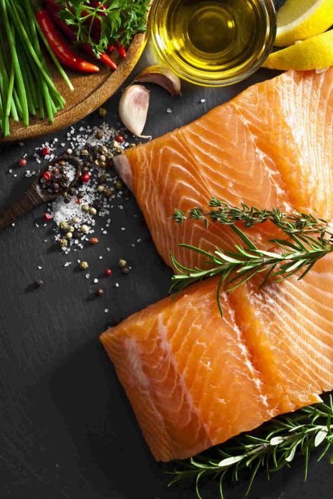 There are so many reasons to eat salmon at least twice a week. B12 Rich Foods, Habichuelas Guisadas, Aphrodisiac Foods, Low Calorie Fruits, Magnesium Rich Foods, Lower Ldl Cholesterol, Anti Oxidant Foods, Healthy Liver, Fatty Fish