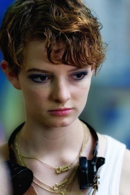 Dakota Blue Richards as Franky Fitzgerald in Skins Franky Skins, Franky Fitzgerald, Dakota Blue Richards, Skins Uk, English Actresses, Short Cuts, Skin Makeup, Eye Candy, Short Hair Styles