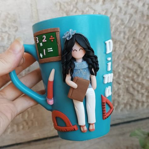 Teacher Polymer Clay Mug, Teacher Photo, Polymer Clay Kawaii, Abc Coloring, Clay Cup, Polymer Clay Diy, Polymer Clay Animals, Diy Cups, Pasta Francesa