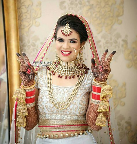 Single Poss Girl Wedding, Dhulan Single Pose, Dulhan Single Pose, Bride Single Poses, Couple Wedding Dress Indian Hindu, New Dulhan Pose, Wedding Dulhan Pose, Single Pose, Marriage Poses