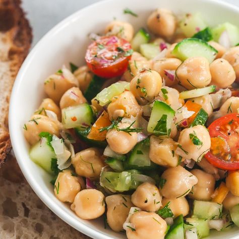 Garbanzo Bean Salad Garbanzo Bean Salad Recipes, Easy Chickpea Salad, Garbanzo Bean Salad, Garbanzo Bean Recipes, Garbanzo Beans Salad, Chickpea Salad Recipe, Mediterranean Diet Recipes Dinners, Mediterranean Flavors, Garbanzo Bean