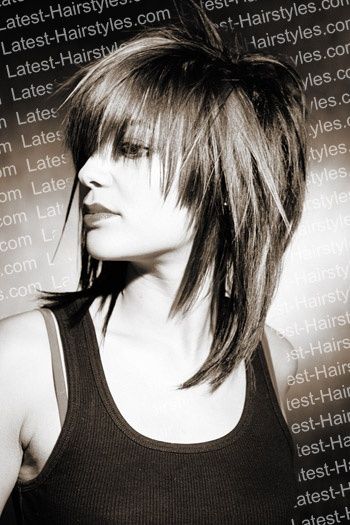 Funky medium shag                                                                                                                                                                                 More Emo Short Hairstyles, Haircuts Emo, Short Emo Hair, Medium Scene Hair, Emo Haircuts, Emo Hairstyle, Medium Shag, Short Shag Hairstyles, Bangs With Medium Hair