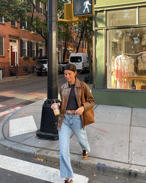 Viviane Audi | perfect fall day in nyc 🚕🫶🏼🍂 | Instagram Viviane Audi Outfits, Viviane Audi, Day In Nyc, Perfect Fall Day, Nyc Instagram, Manifesting Vision Board, Fall Day, Classic Outfits, Instagram Inspiration