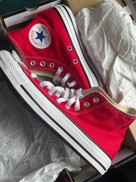 Red all star converse Bright Red Converse, Red All Star, All Star Converse, Star Converse, Converse Red, Red Converse, All Stars Converse, Aesthetic Shoes, Star Sneakers