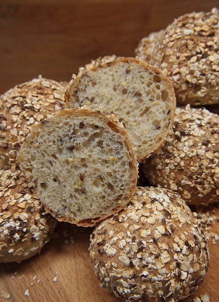 Eat me! Roti Bread, Oat Bread, German Bread, Oatmeal Bread, Artisan Bread Recipes, Seed Bread, Healthy Bread, Danish Food, Bread Roll