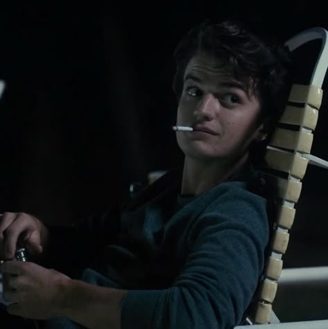 Steve Harrington Season One, Joy Keery, Steve Harrington Pfp, Steve Harrington Season 1, Steve Harrington Icons, Stranger Things Pfp, Steve Stranger Things, Steve Harrington Stranger Things, Joe Kerry