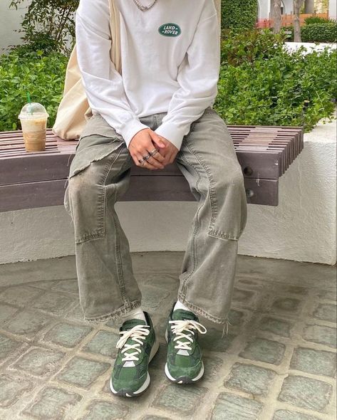 Mens Closet, Minimal Streetwear, New Balance Outfit, Street Style Outfits Men, Men Stylish Dress, Mens Outfit Inspiration, Green Sneakers, Mens Fashion Streetwear, You Want Me