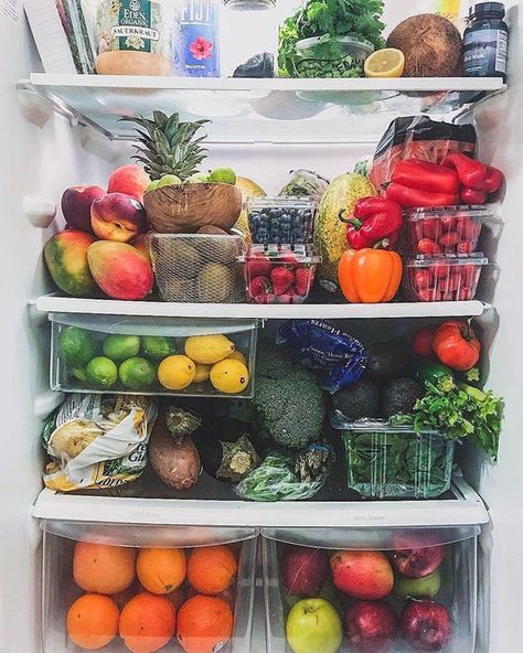 Stocked Fridge, Healthy Fridge, Fridge Organization, Fat Burning Drinks, Delicious Healthy Recipes, Meals For The Week, Fruits And Veggies, Fruits And Vegetables, Nutrition Facts