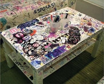 Graffiti Furniture Comic Furniture, Graffiti Bedroom Ideas, Graffiti Table, Graffiti Bedroom, Graffiti Furniture, Punk Decor, Funky Furniture, Fun Craft, Furniture Projects