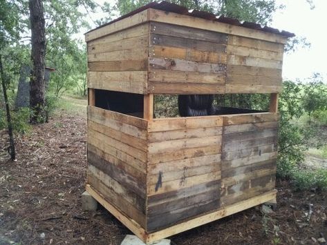 Building a pallet blind is a great way to use leftover shipping pallets.  Last year, my father and I used some pallets to build enclosures ... Deer Blind Plans, Deer Hunting Stands, Hunting Shack, Deer Stand Plans, Shooting House, Hunting Stands, Deer Stands, Ground Blinds, Deer Blind