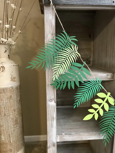 Tipi Sleepover, Sukkah Ideas, Jungle Garland, Baby Dinosaur Nursery, Safari Baby Shower Boy, Forest Birthday Party, Paper Flowers Diy Easy, Forest Birthday, Fiesta Tropical