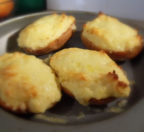 Rarebit Jacket Potatoes,Delicious jacket potatoes with a cheesy rarebit filling. Serve with a tossed salad for a light but filling meal for two! Dinner Suggestions, British Foods, Jacket Potatoes, Winter Lunch, Stuffed Baked Potatoes, British Recipes, Irish Cuisine, The English Kitchen, Jacket Potato