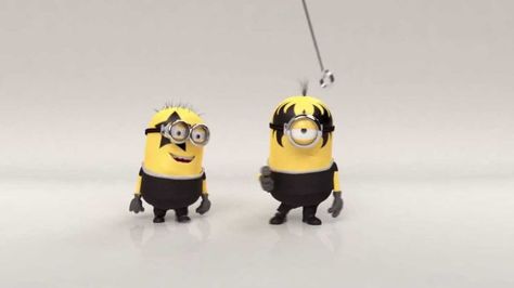 Minion Kiss, Minions Singing, Minion Classroom, Minion Rock, Minion Gif, Minion 2, Minion Banana, Minions Love, Cute Minions