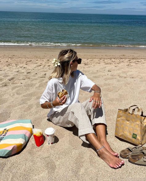 Beach Dinner, Style Steal, Ootd Summer, Aesthetic Girl, Summer Girls, Modest Fashion, Girly Things, Summer Fun, Girl Fashion