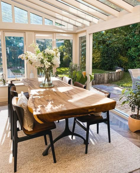 Sunroom Extension, Sunroom Dining Room, Sunroom Dining, Conservatory Decor, Garden Room Extensions, Houses Architecture, Room Extensions, Sunroom Designs, Conservatory Dining Room