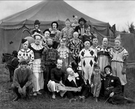 Vintage Circus Costume, Vintage Circus Photos, Circus Photography, Ringling Brothers Circus, Cirque Vintage, Creepy Circus, Circus Vintage, Old Circus, Ringling Brothers