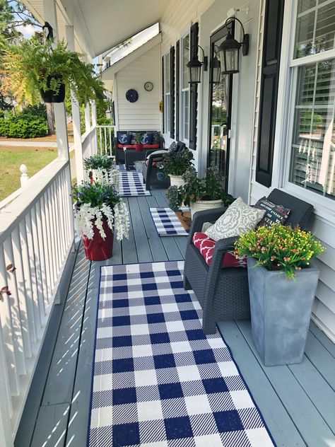 Black White And Blue Front Porch, Front Porch Patio Furniture Ideas, Long Narrow Front Porch Ideas, Long Porch Decorating Ideas, Long Front Porch Decorating Ideas, Farmhouse Porches, Country Front Porches, Small Porch Decorating, Front Porch Furniture