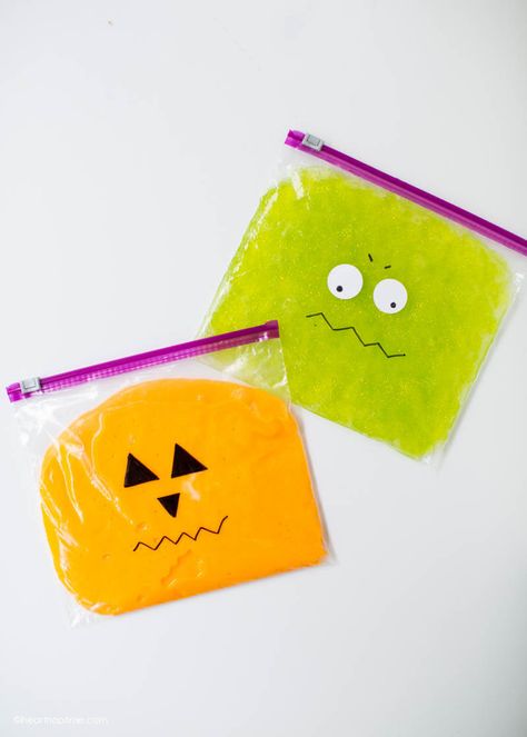 Monster Slime, Draw Monster, Craft For Halloween, Monster Faces, Halloween Slime, Pyjamas Party, Slime Ingredients, Halloween Science, Diy Instagram