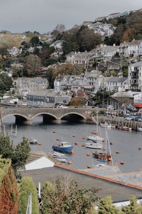 Cornwall Villages, Looe Cornwall, Seaside Cottages, English Seaside, Devon Cornwall, Cornwall Cottages, Cornwall Coast, Cornwall Beaches, England Aesthetic