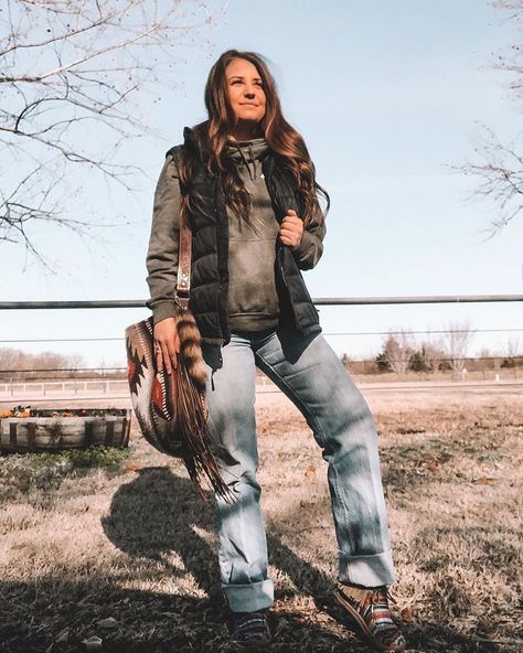 Country Western Winter Outfits, Twisted X Outfits, Farm Outfit, Winter Western Outfits, Western Winter Outfits, Punchy Outfits, Cute Western Outfits, Casual Country Outfits, Country Style Outfits