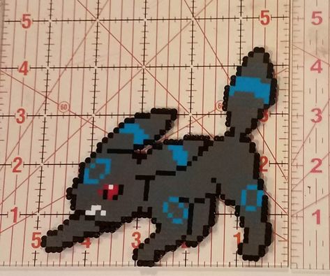 Bead Pokemon, Shiny Umbreon, Umbreon Pokemon, Hama Beads Pokemon, Pokemon Perler, Pixel Art Pokemon, Perler Creations, Pokemon Perler Beads, Art Pokemon