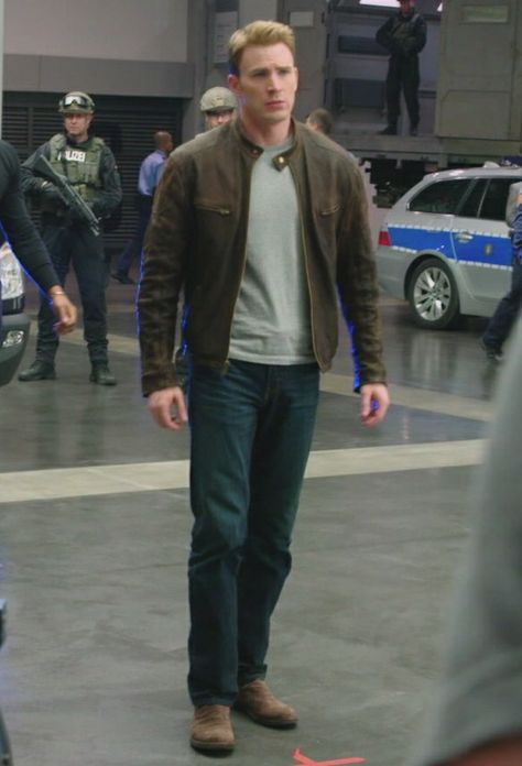 Chris Evans Outfits, Casual Jacket Outfit, Captain America Outfit, Outfit Botas, Avengers Outfits, Mens Smart Casual Outfits, Jordan Outfit, Man Outfit, Men's Ethnic Wear