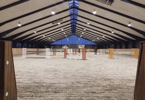 Horse Stall Aesthetic, Horse Stall With Paddock, Finically Stable Aesthetic, Rich Horse Stables, Horse Stable Aesthetic Exterior, Horse Riding Arena, Dream Barn Stables, Equestrian Stables, Equestrian Barns