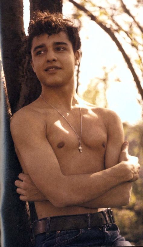 Sal Mineo, Vintage Makeup Looks, Vintage Makeup, Couple Poses, Fine Wine, Hollywood Stars, Couple Posing, Makeup Looks, Hollywood