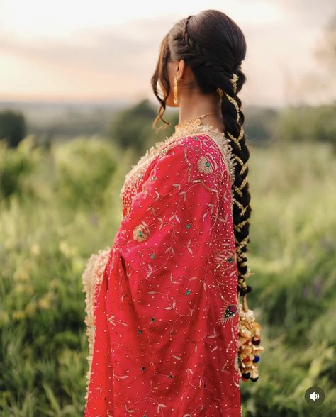 Punjabi Hairstyles With Suit, Hairstyle With Suit, Pink Salwar Suit, Punjabi Hairstyles, Punjabi Jutti, Hat Day, Green Details, Bangs With Medium Hair, Punjabi Salwar Suits